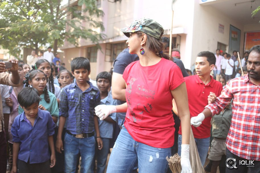Lakshmi-Manchu-Joins-Swachh-Bharath-Campaign-in-Film-Nagar